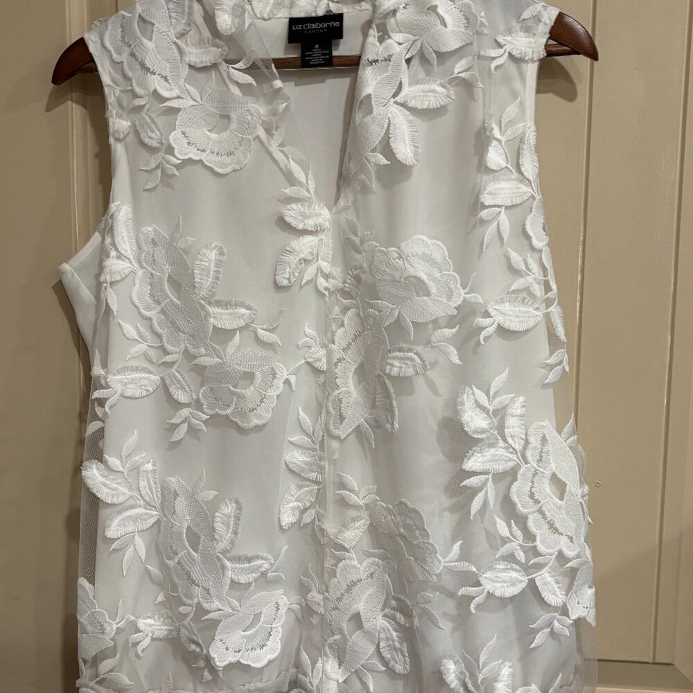Smooth back, Lace front Gorgeous Sleeveless Top by Liz Claiborne Women's M NWOT